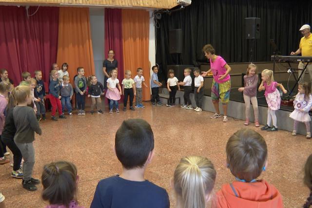 Kultúrházak éjjel-nappal – Ici-pici Kölyök Party az Apáczaiban