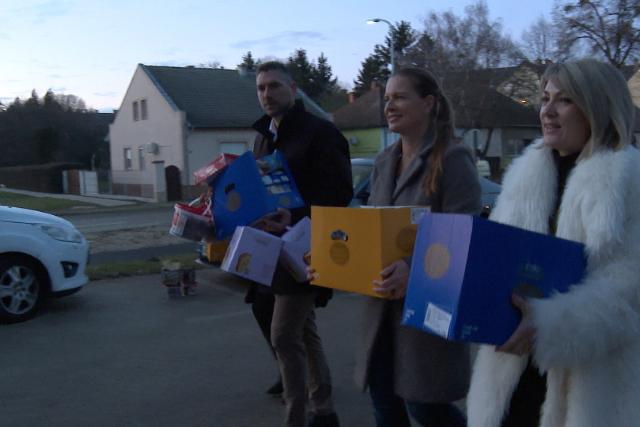 Jótékonysági látogatás az idősek otthonában