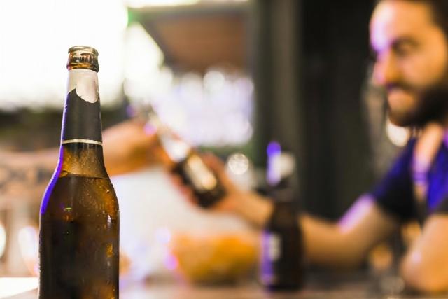 Ausztria bekeményít: száműzik az alkoholt a vasútállomásokról
