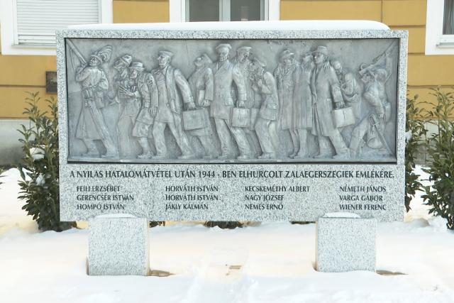 Új helyre került az elhurcoltak emlékműve