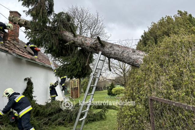 Megdőlt a szélrekord a Balatonnál