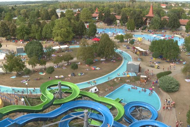 Jótékonyság – Tömegeket várnak az AquaCity-be