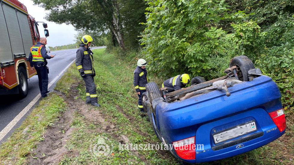 Szemlyaut burult a tetejre Pognyszentpternl 