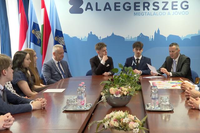 Hatalomátvétel és diákközgyűlés a Fiatalok hetén