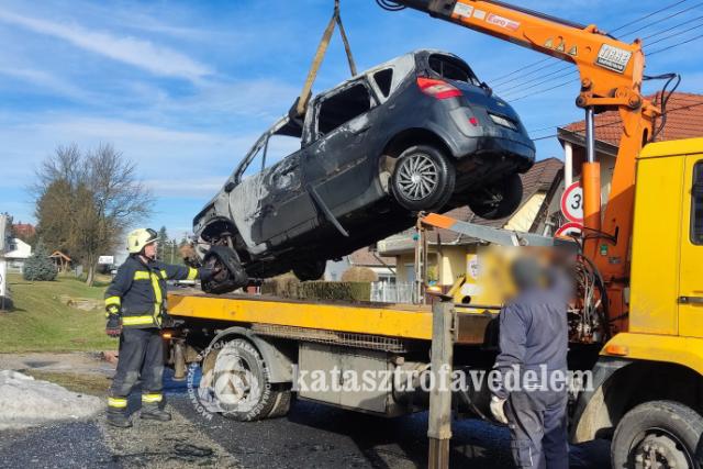 Kigyulladt egy autó Alsópáhokon