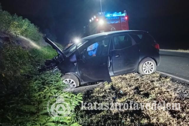 Árokba csapódott egy autó Alibánfánál