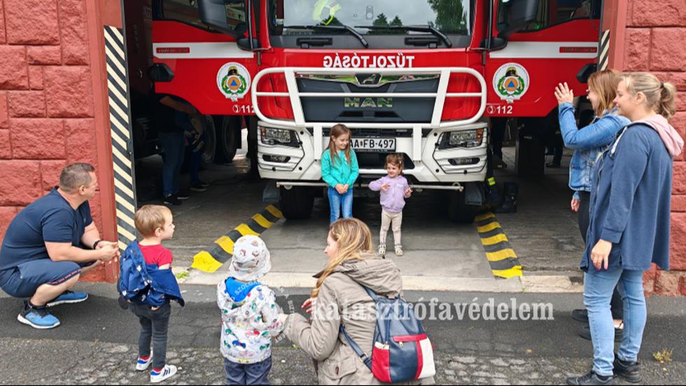 Nyitott szertrkapuk: tbb szzan a zalai laktanykban