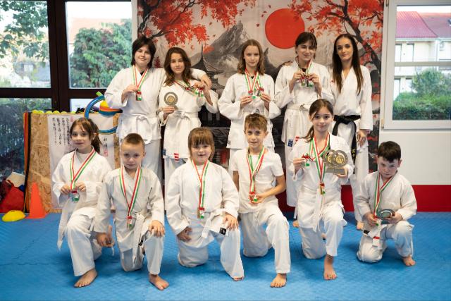 17 éremmel tértek haza a Kertvárosi Karate Suli versenyzői