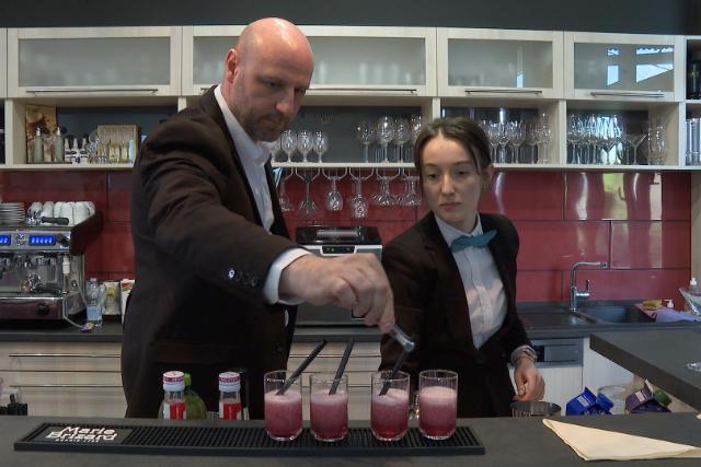 Mentorprogramot szerveztek a pincértanulóknak