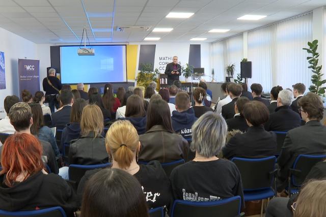 Megrendezték a középiskolák Tudományos Diákkonferenciáját