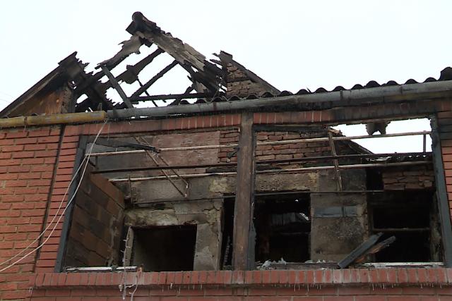 Háromszintes ikerház égett Zalaegerszegen – Frissítve