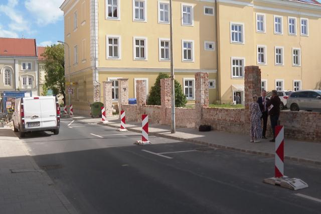 Megújul a kerítés a belvárosban