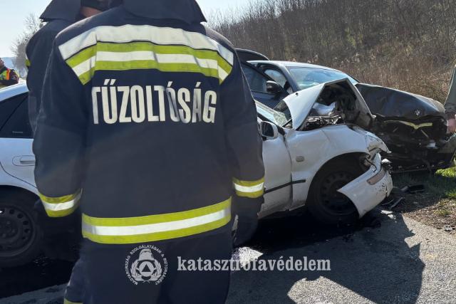 Két autó karambolozott Teskándnál
