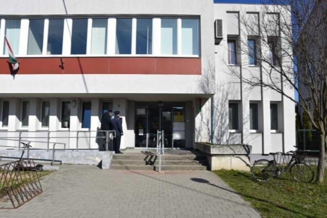 Rendőrkézen a férfi, aki folyadékkal öntött le egy szakügyintézőt Zalaszentgróton