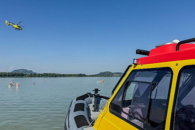 Mentket s tzoltkat is riasztottak a Balatonhoz