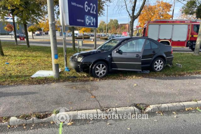 Oszlopnak csapódott egy autó Zalaegerszegen
