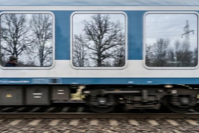 Megerősített vonatokkal és buszokkal készülnek a megemelkedő utasforgalomra